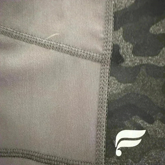 NWT Fabletics Camouflage Print Shorts with Pockets - Picture 4 of 5